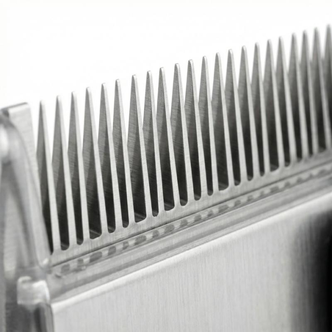 грабли для ухода за животными для вычесывания шерсти с вращающимися двойными лезвиями из нержавеющей стали (110 мм x 40 мм), расстояние между зубьями 0,8 мм и 0,6 мм, черные с фиолетовой ручкой - 4