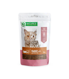snack for cats with rabbit and goji berries